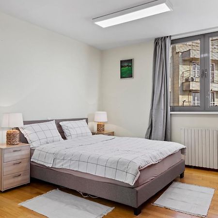 125 Sqm Family Friendly With Kids Room Bucharest Exterior photo