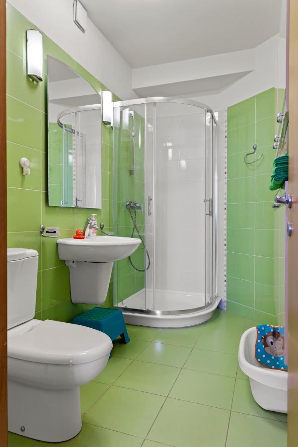 125 Sqm Family Friendly With Kids Room Bucharest Exterior photo