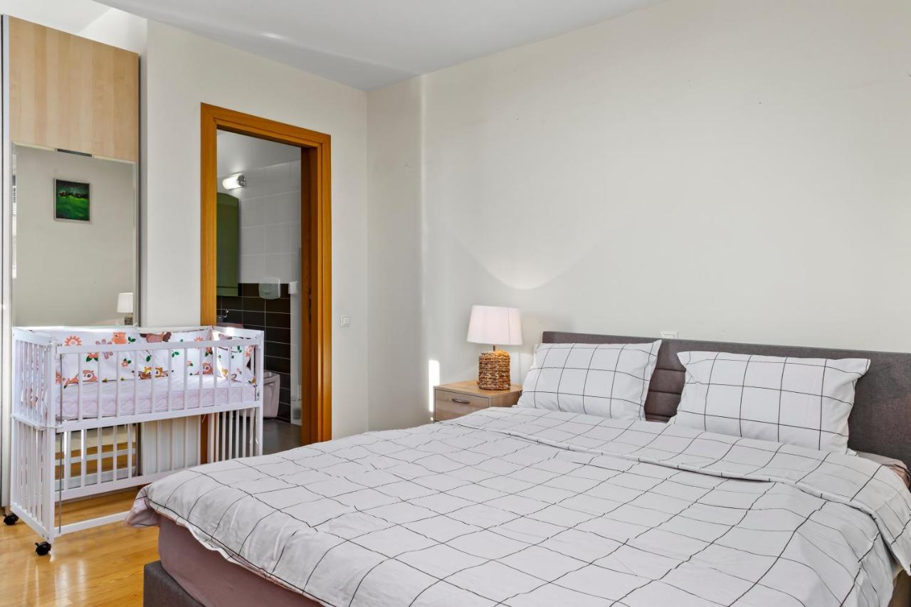 125 Sqm Family Friendly With Kids Room Bucharest Exterior photo