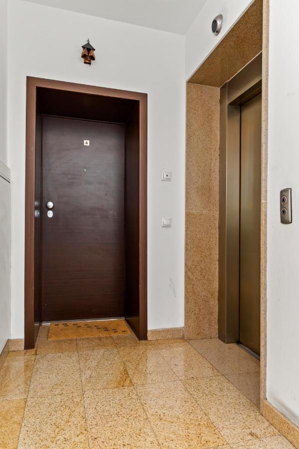 125 Sqm Family Friendly With Kids Room Bucharest Exterior photo