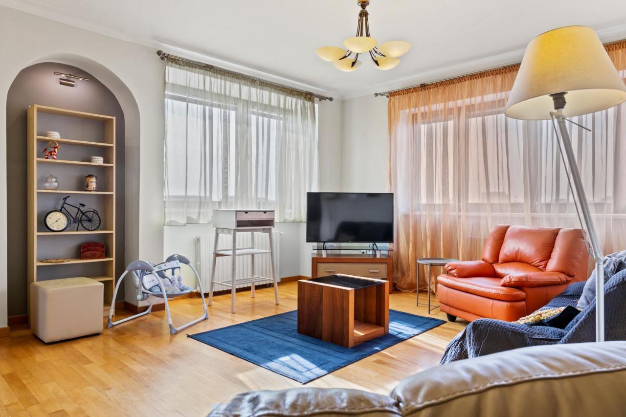 125 Sqm Family Friendly With Kids Room Bucharest Exterior photo