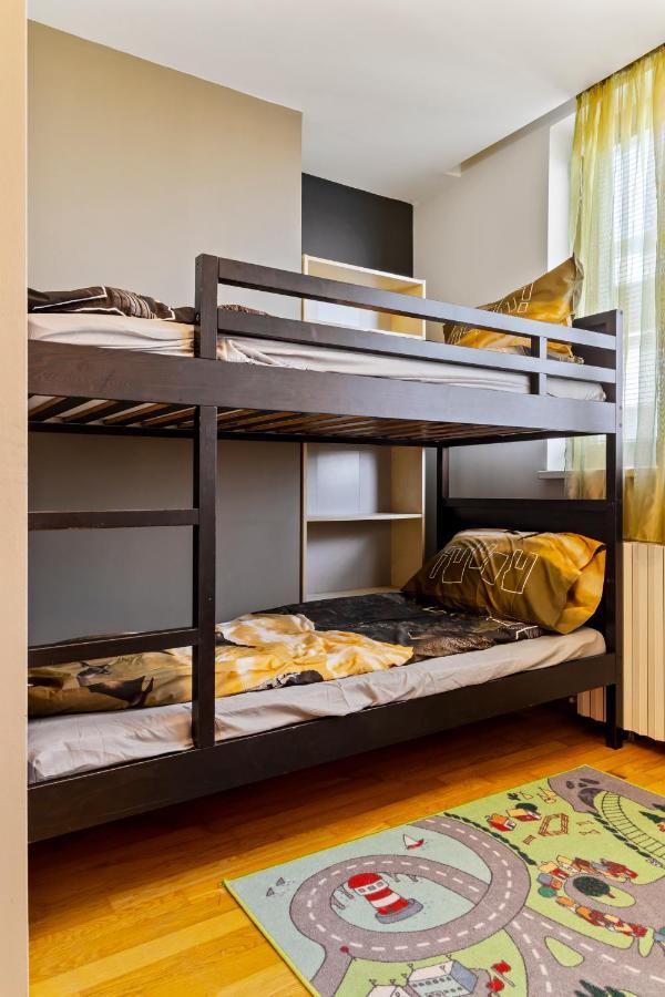 125 Sqm Family Friendly With Kids Room Bucharest Exterior photo