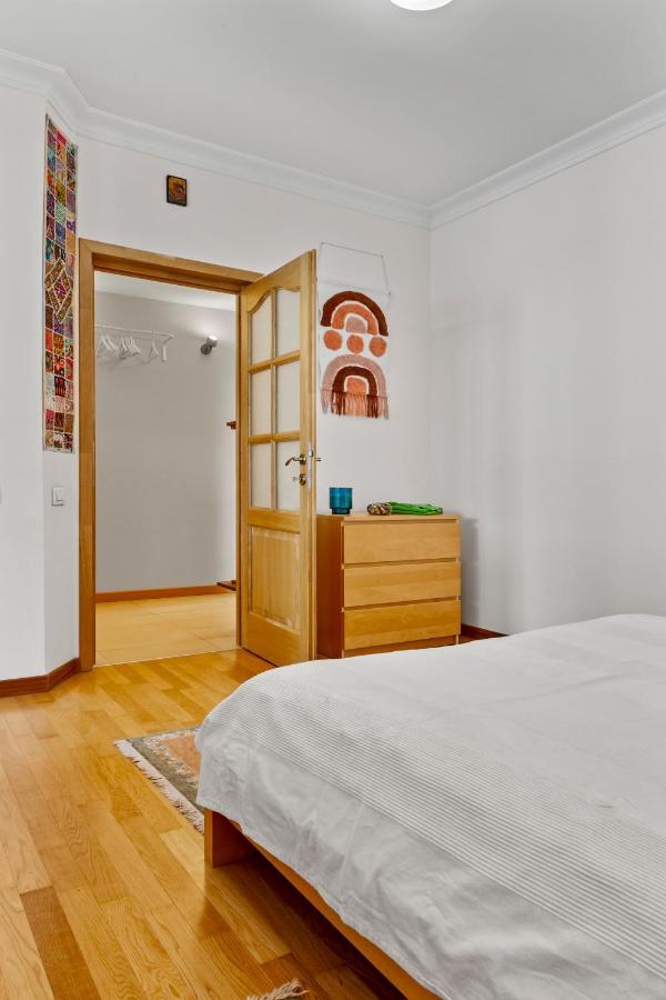 125 Sqm Family Friendly With Kids Room Bucharest Exterior photo
