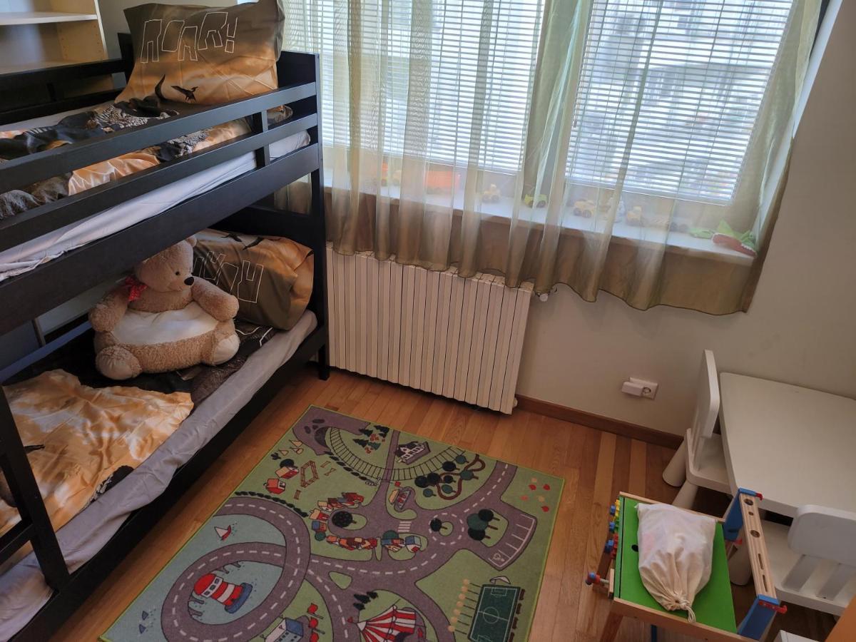 125 Sqm Family Friendly With Kids Room Bucharest Exterior photo