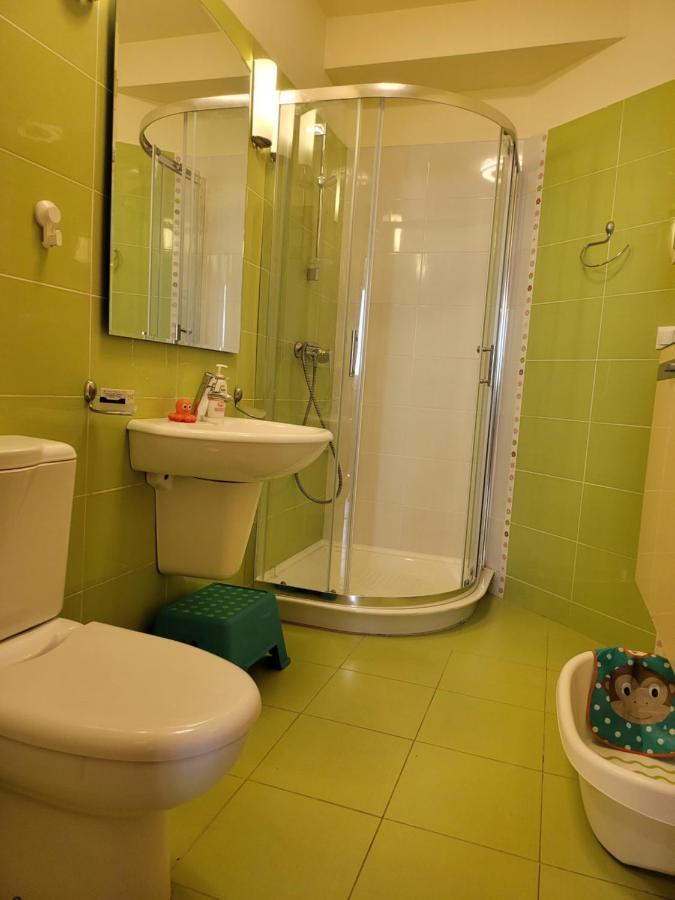125 Sqm Family Friendly With Kids Room Bucharest Exterior photo