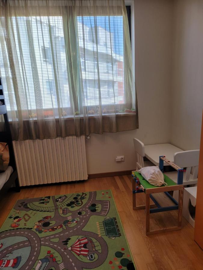 125 Sqm Family Friendly With Kids Room Bucharest Exterior photo